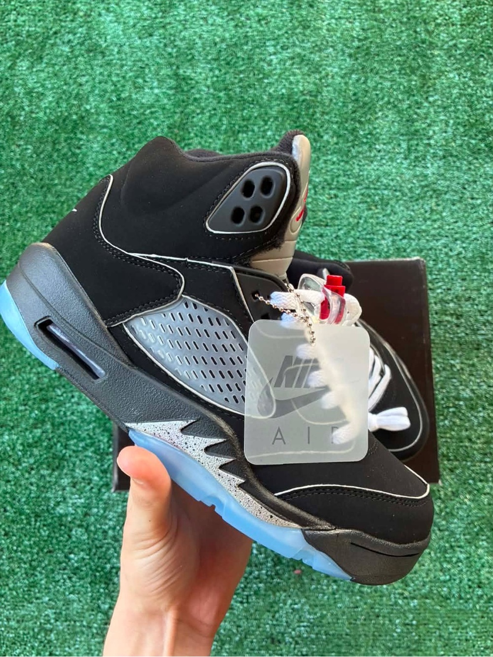 Air Jordan 5 Retro “Metallic Reimagined” (Men’s Sizes) ⚫️🔥